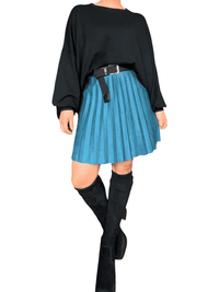 Chandail noir uni  à manche longue pour femme avec bottes.