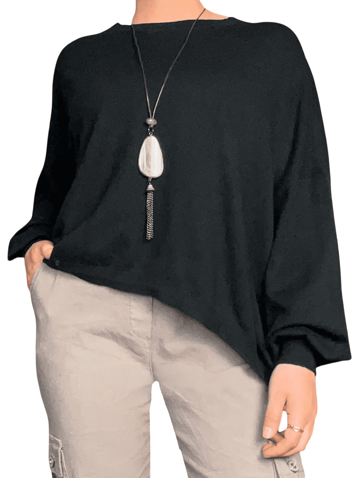 Chandail noir uni  à manche longue pour femme avec collier.