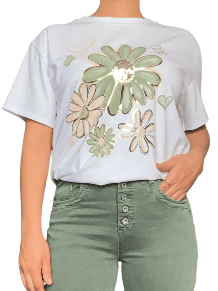 T-shirt blanc avec imprimé de fleurs kaki et beige pour femme.