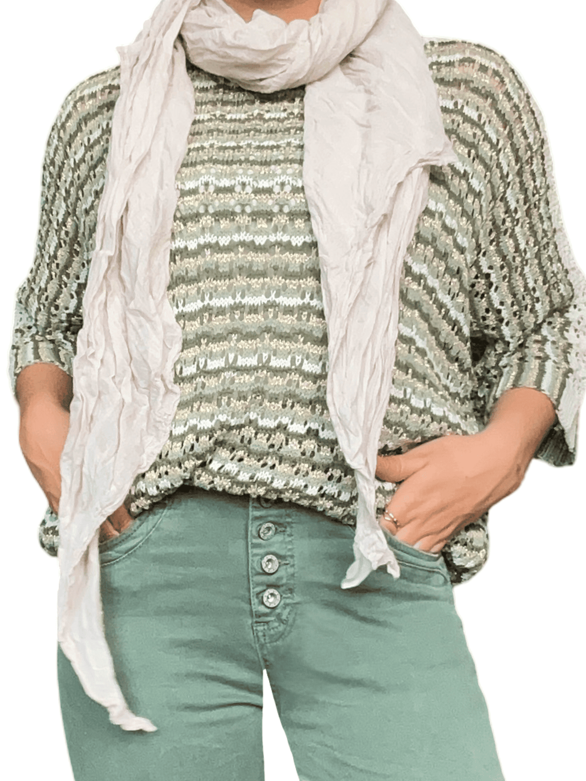 Chandail rayé kaki et beige pour femme avec foulard.