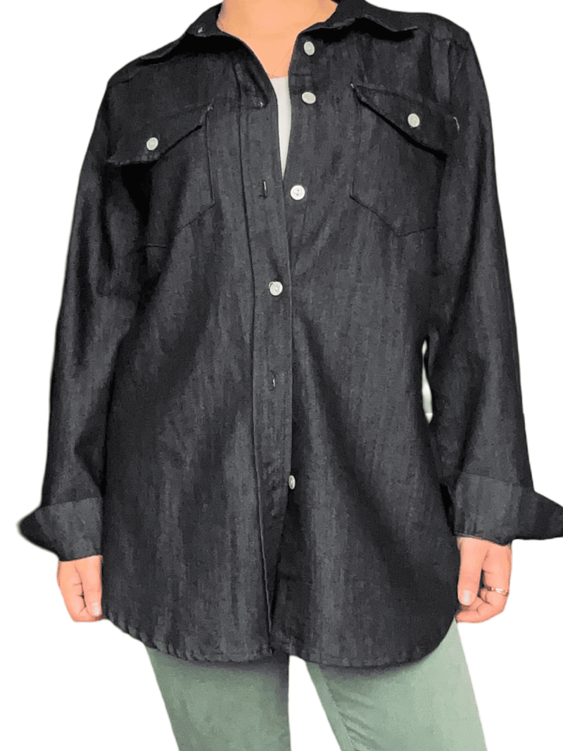 Chemise de jeans longue pour femme.