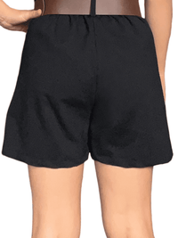 Jupe plissée noire avec ceinture pour femme.