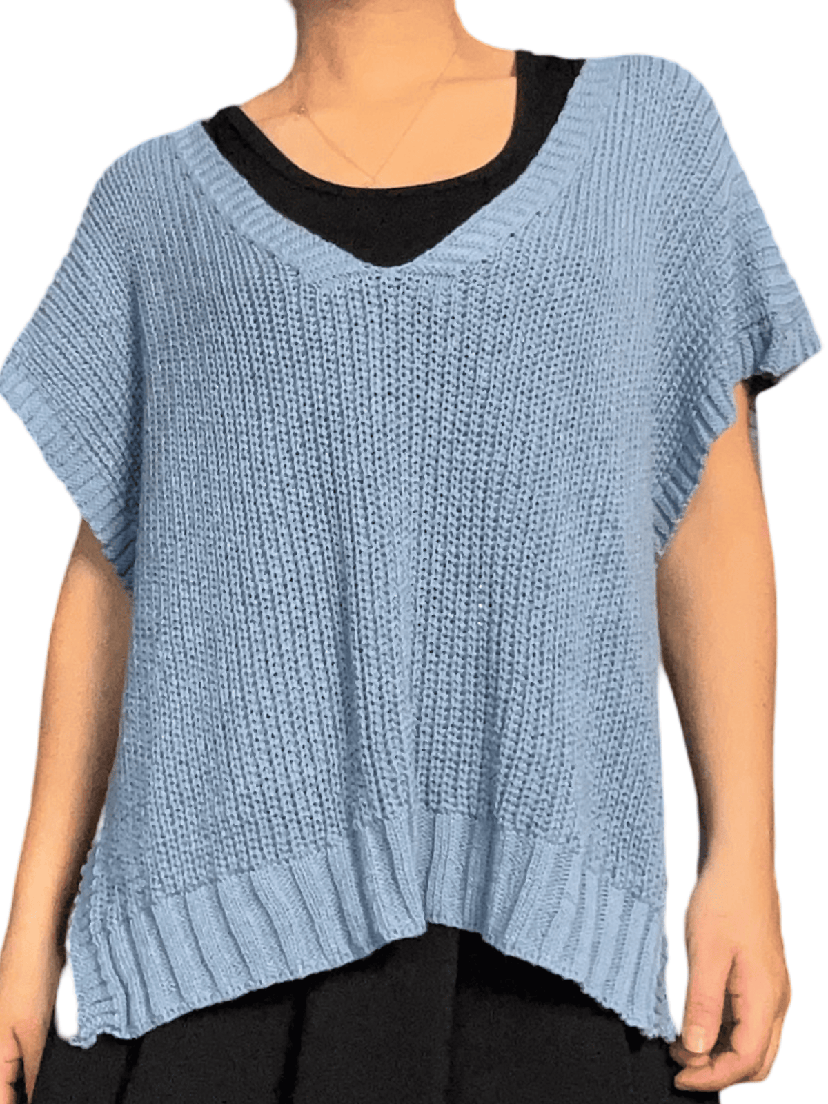 Débardeur bleu jean en mailles pour femme.