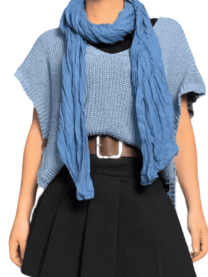 Débardeur bleu jean en mailles pour femme avec foulard.