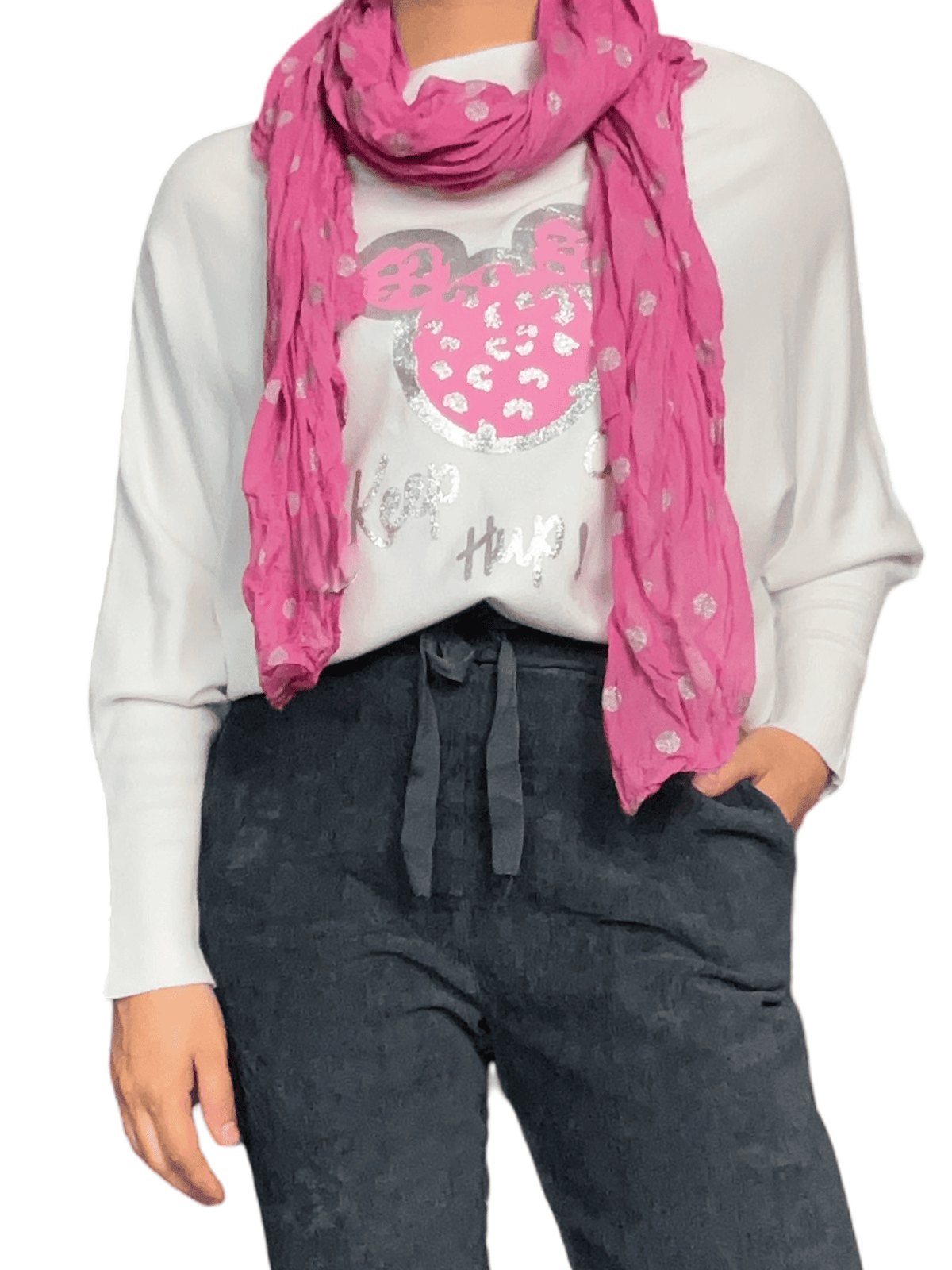 Chandail blanc crème avec imprimé de Mickey rose pour femme avec foulard.