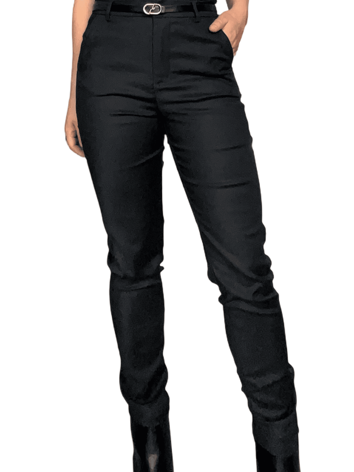 Pantalon noir skinny avec ceinture pour femme avec bottillons.