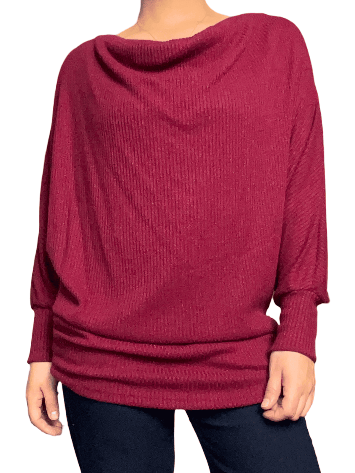 Chandail bourgogne à col bénitier pour femme.