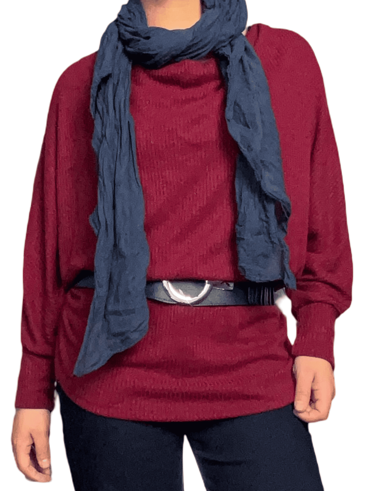Chandail bourgogne à col bénitier pour femme avec foulard.