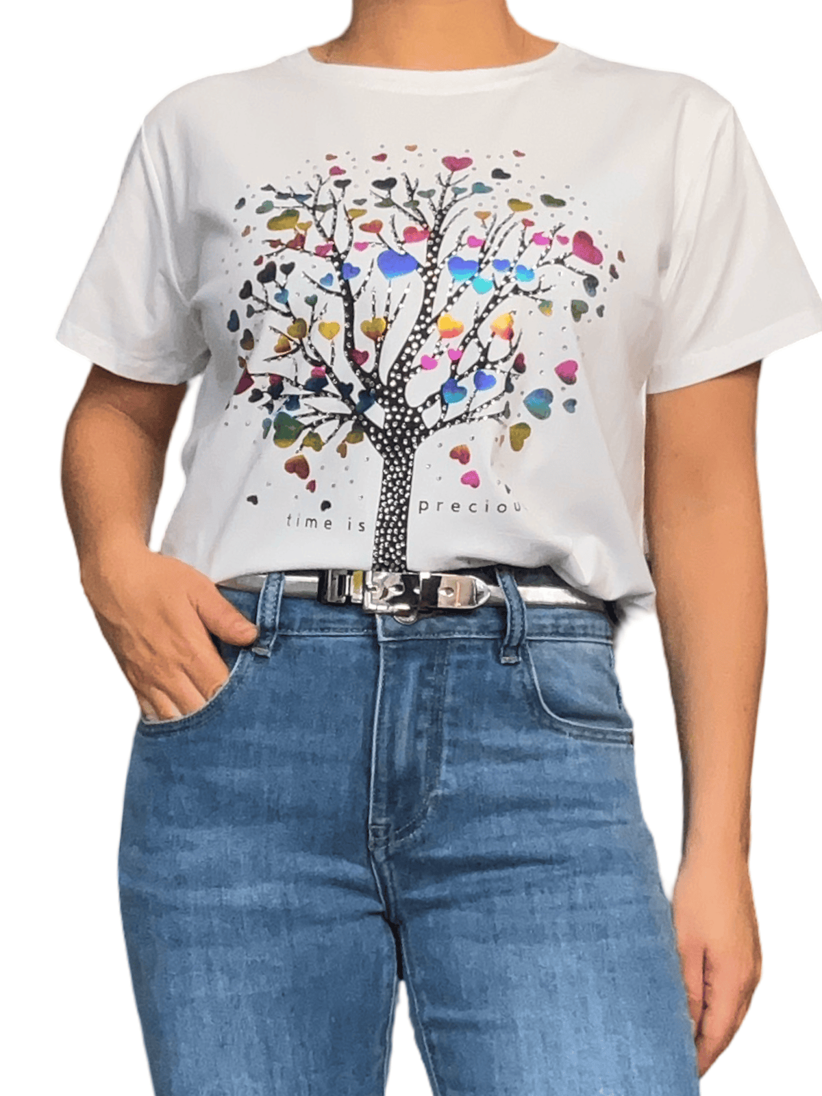T-shirt blanc avec imprimé d'arbre et cœurs pour femme avec ceinture.