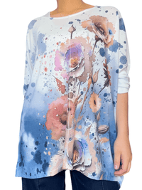 Chandail blanc crème avec imprimé abstrait et fleurs pour femme.