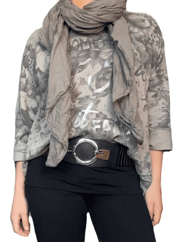 Chandail moka avec imprimé floral pour femme avec foulard et ceinture.