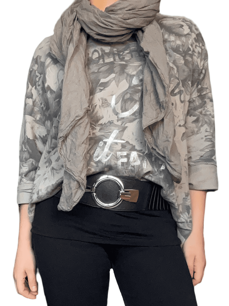 Chandail moka avec imprimé floral pour femme avec foulard et ceinture.