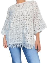 Chandail blanc en crochet à motifs bohèmes pour femme