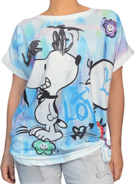 T-shirt Snoopy blanc et bleu délavé pour femme avec boucle d'ajustement.