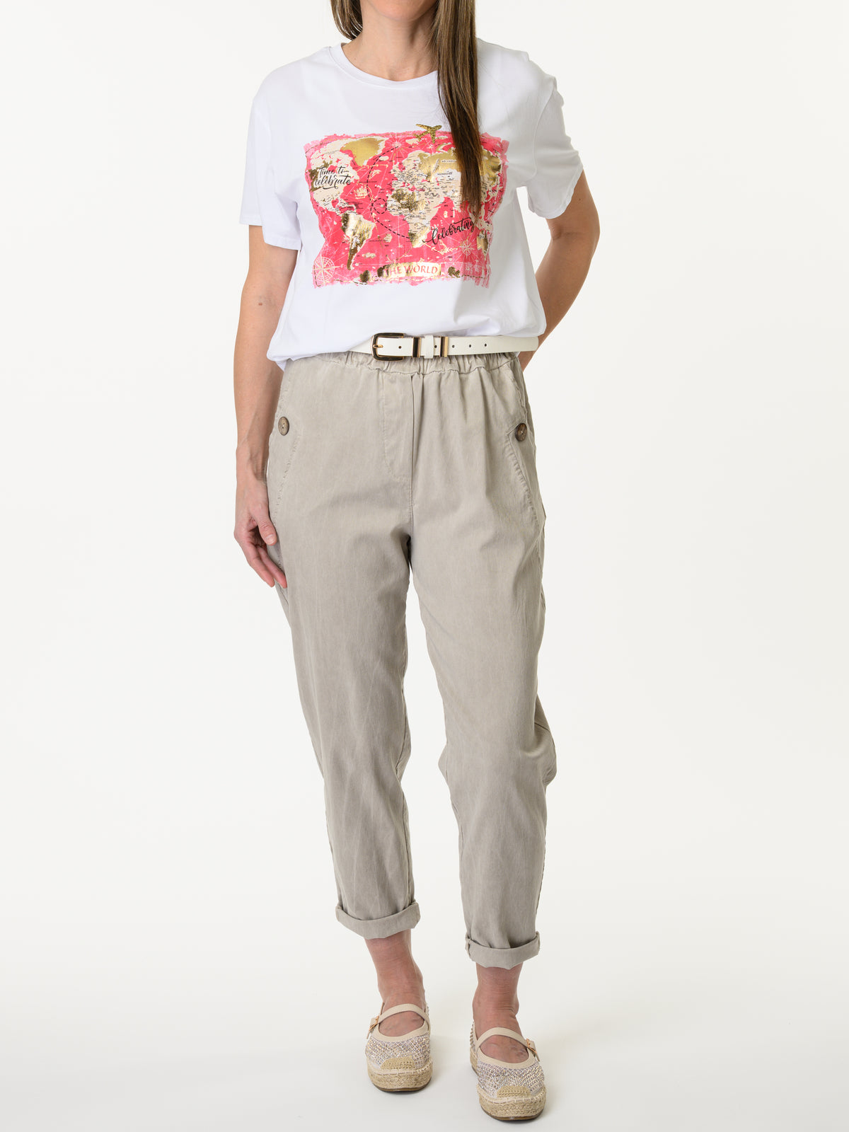 T-shirt blanc avec imprimé de carte du monde