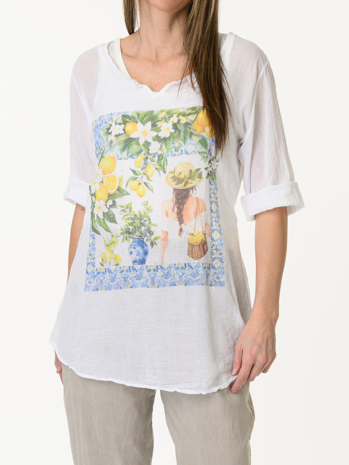 Chandail blanc avec imprimé de citrons et de feuilles