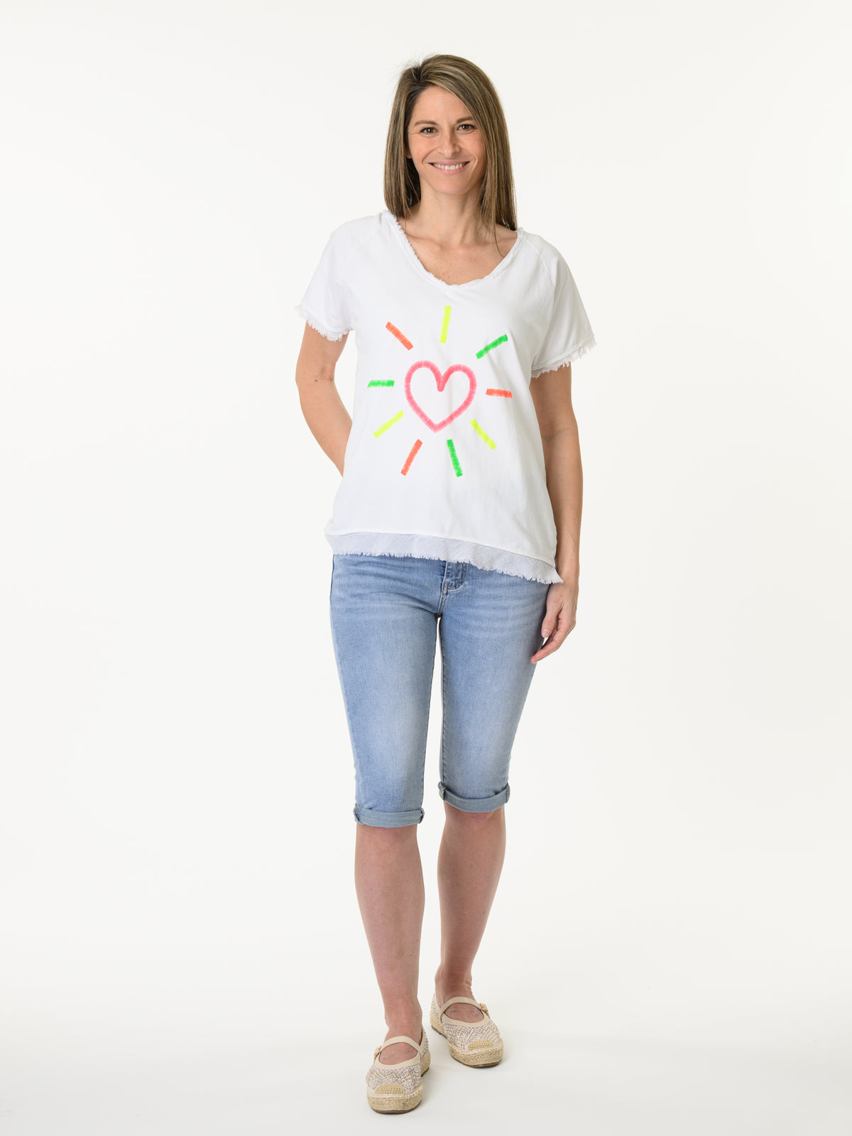 T-shirt blanc avec imprimé d'un cœur