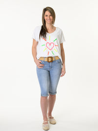 T-shirt blanc avec imprimé d'un cœur