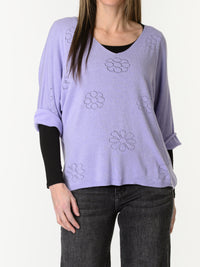Chandail lilas à motifs floraux