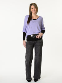 Chandail lilas à motifs floraux