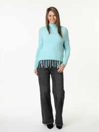 Chandail aqua à col montant avec franges