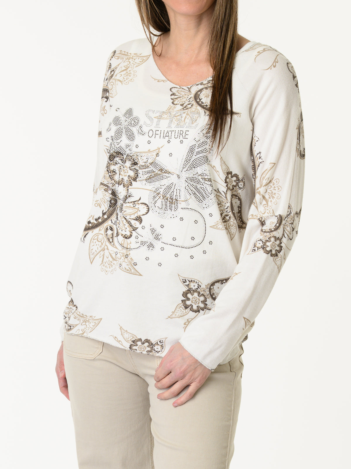 Chandail blanc à motifs de paisleys et fleurs