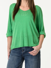 Chandail vert pomme à motifs floraux