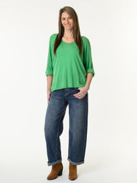 Chandail vert pomme à motifs floraux