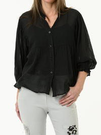 Chemise noire romantique à manches à volants