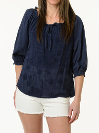 Blouse marine à motifs floraux brodés