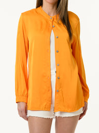 Chemise satinée orange à manche longue