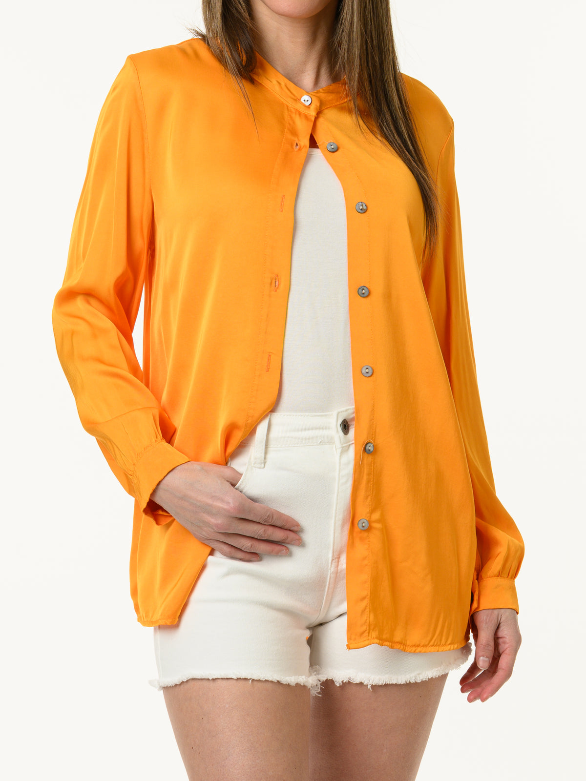 Chemise satinée orange à manche longue