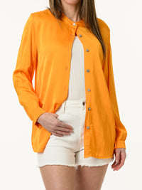 Chemise satinée orange à manche longue