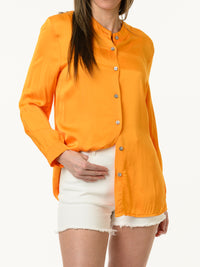 Chemise satinée orange à manche longue
