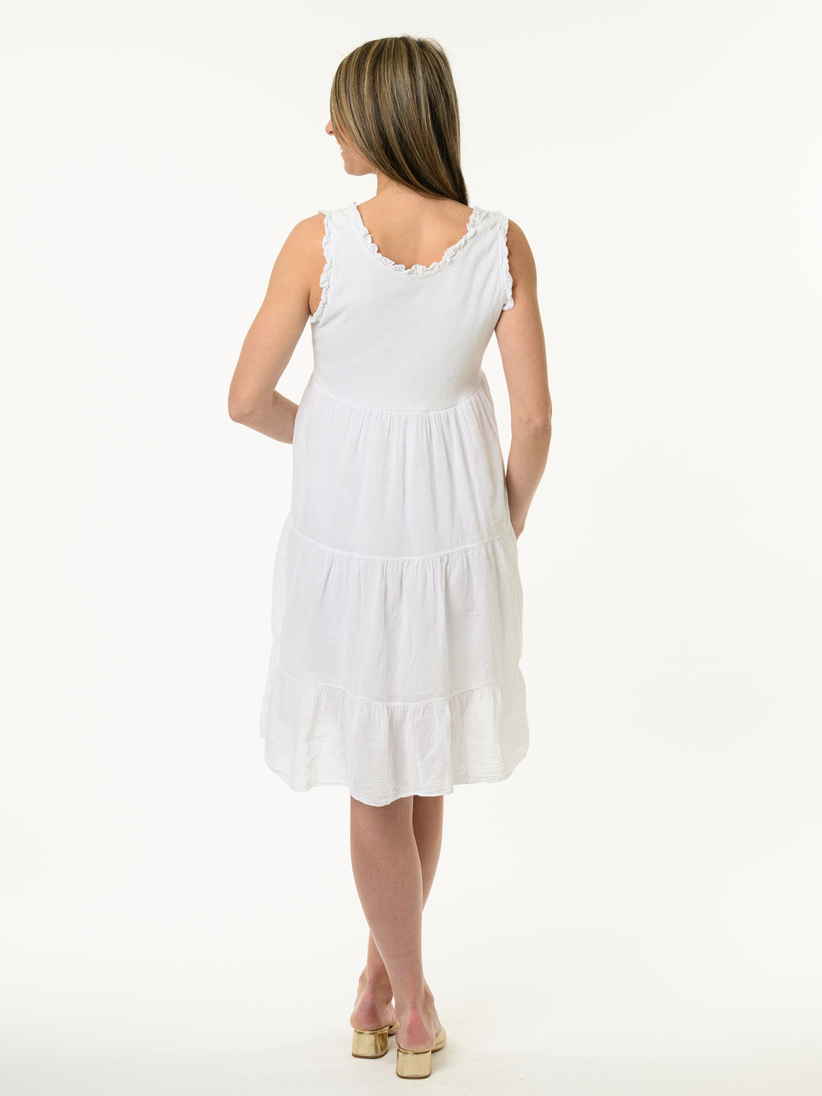 Robe blanche à volants sans manches