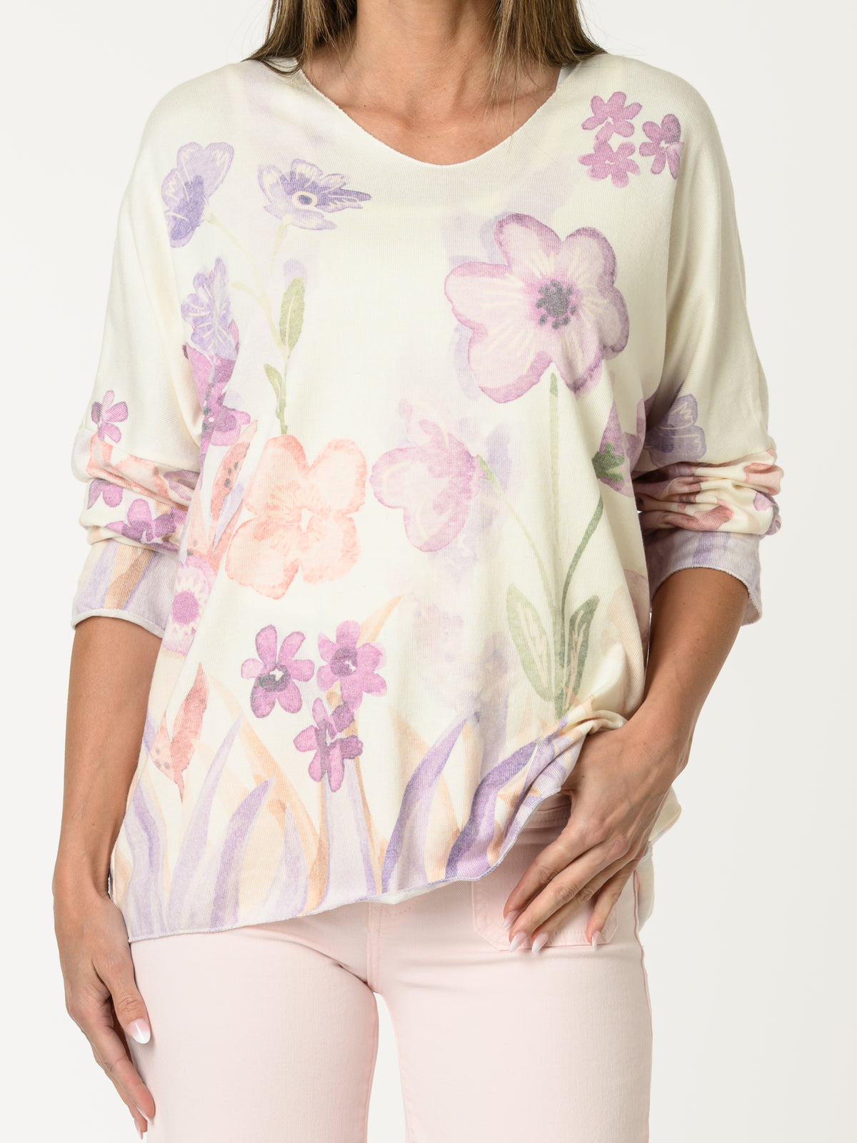 Chandail blanc crème avec imprimé floral lilas