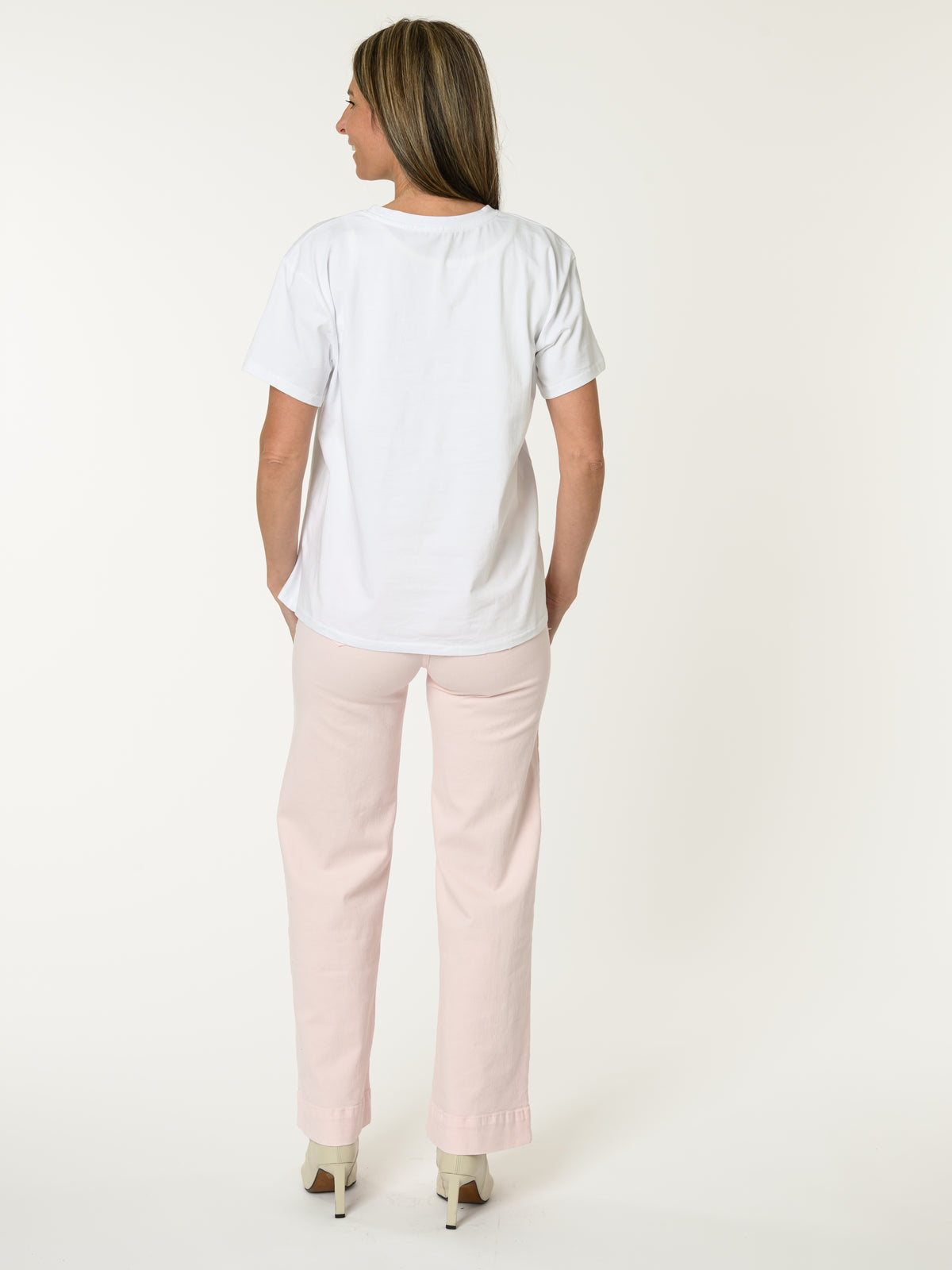 T-shirt blanc avec imprimé de deux fleurs texturées