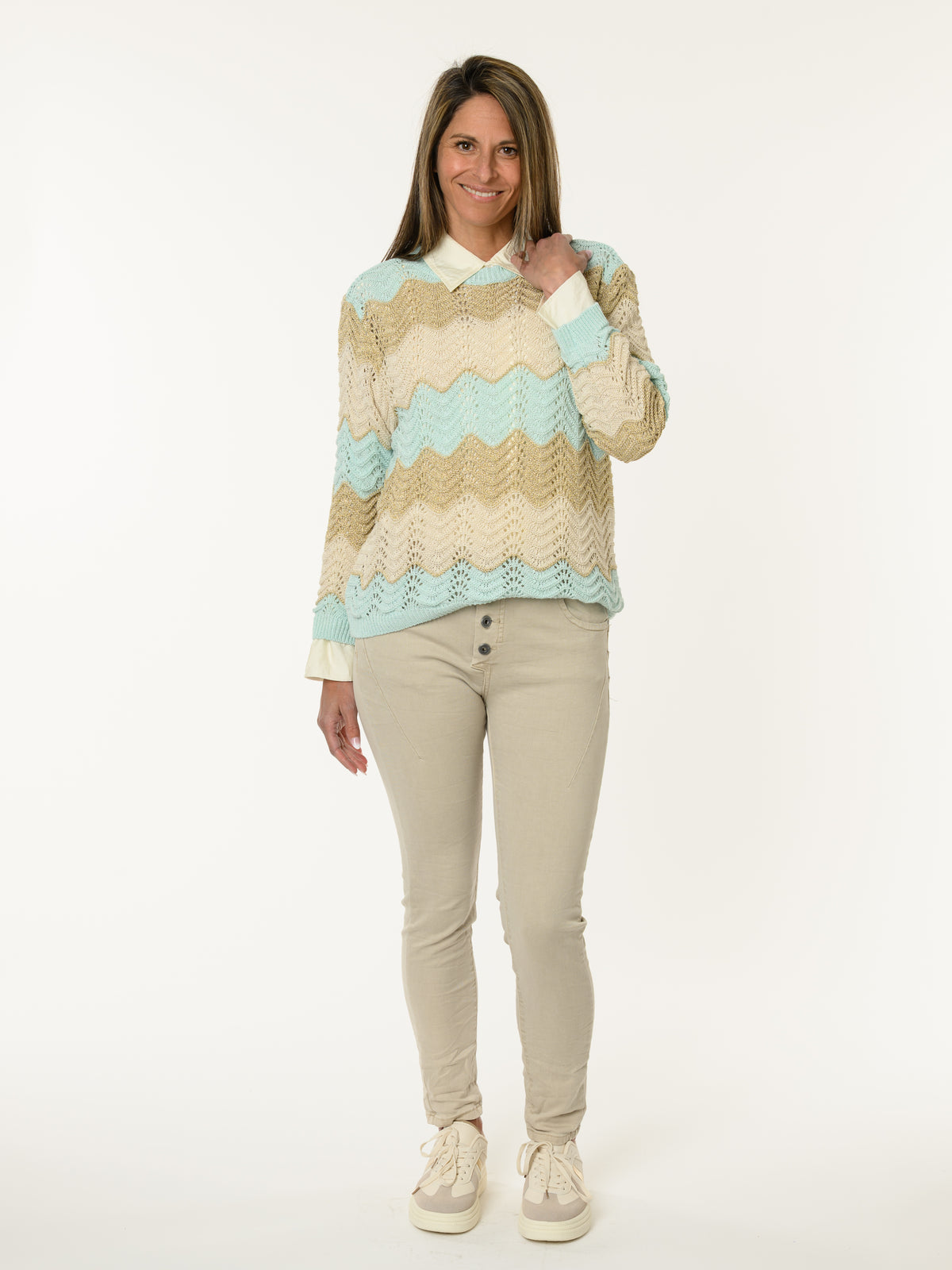 Chandail en crochet beige et aqua avec dorures