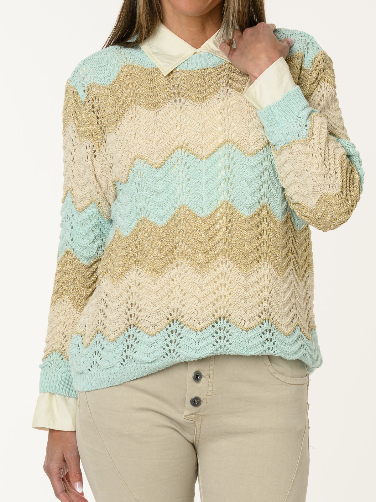 Chandail en crochet beige et aqua avec dorures