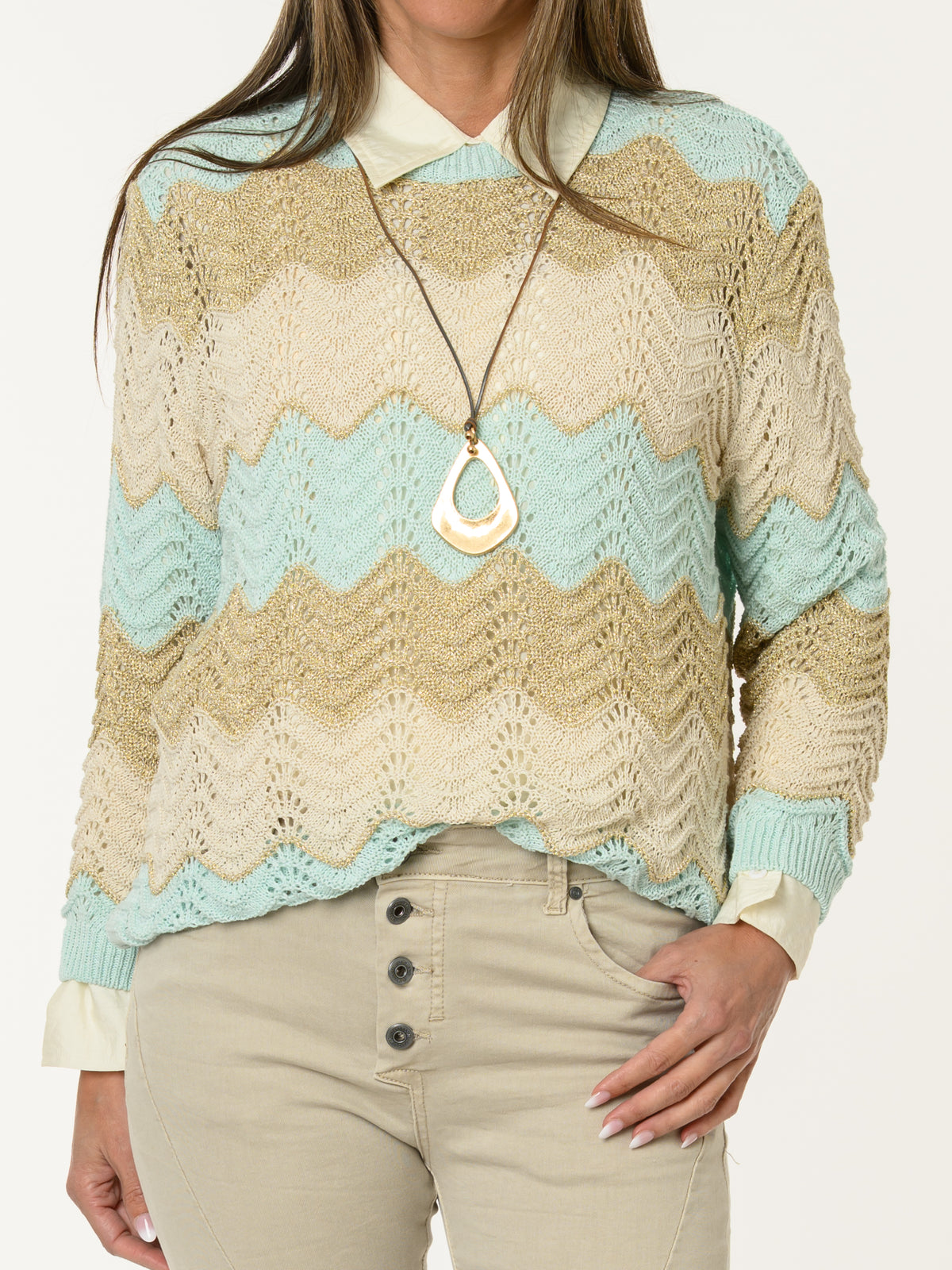 Chandail en crochet beige et aqua avec dorures