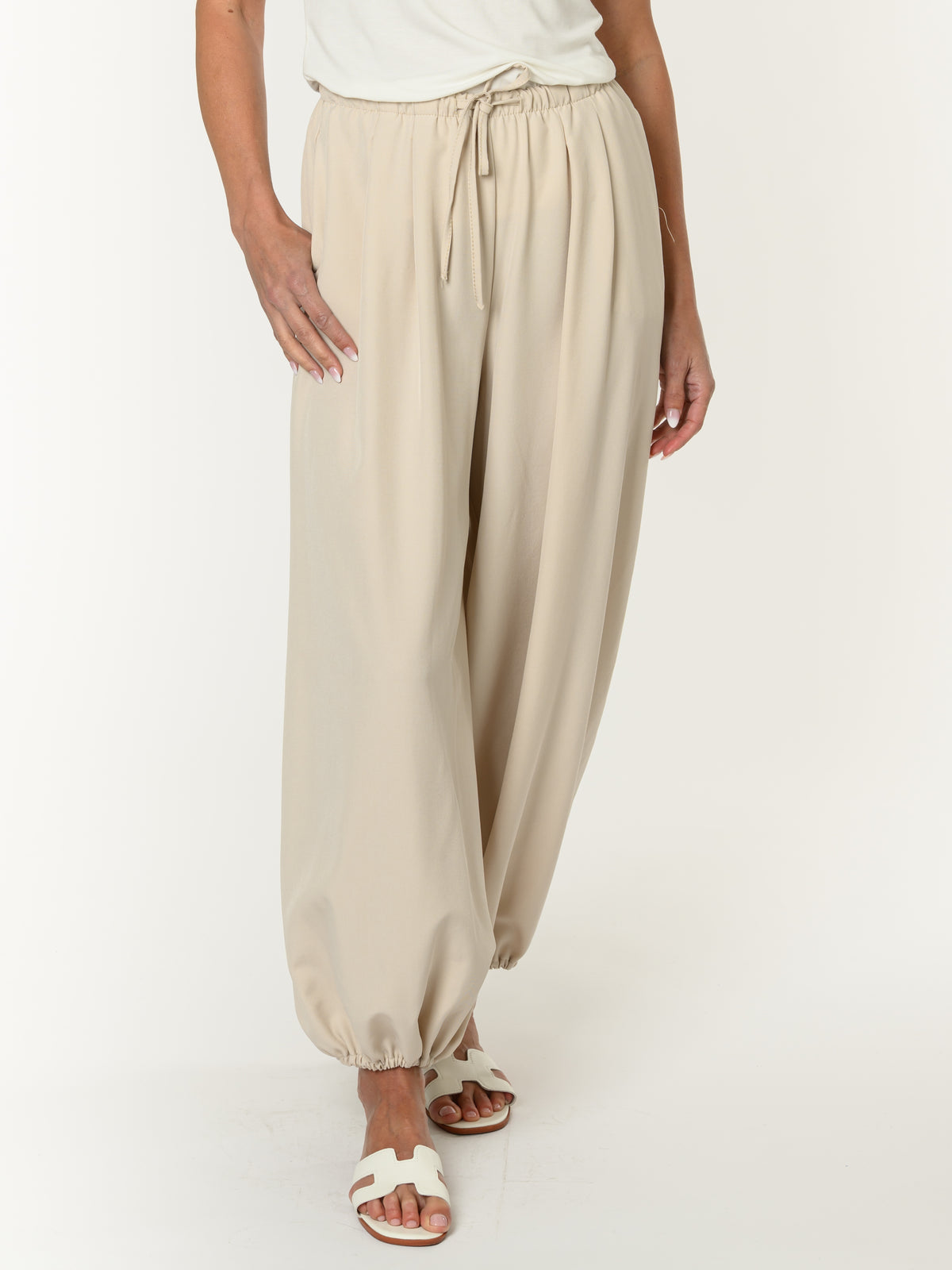 Pantalon génie beige avec plis français en avant