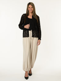 Chemise en dentelle noire à motifs floraux