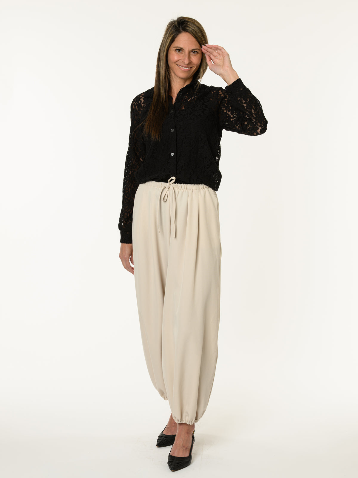 Chemise en dentelle noire à motifs floraux