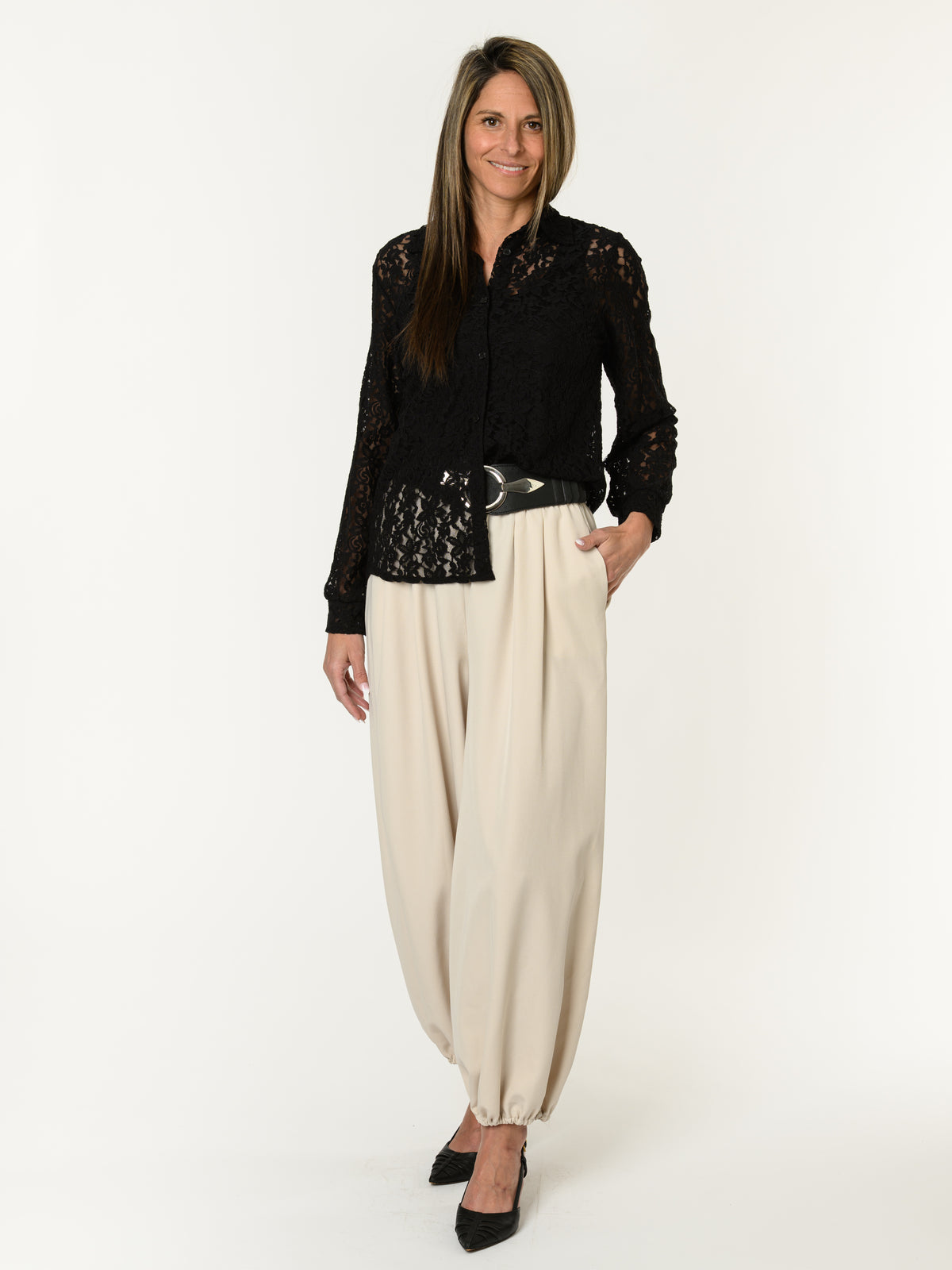 Chemise en dentelle noire à motifs floraux