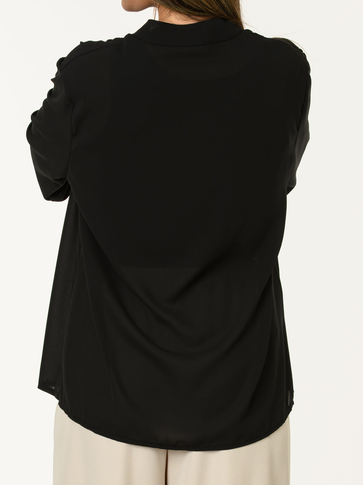 Blouse noire avec col mao