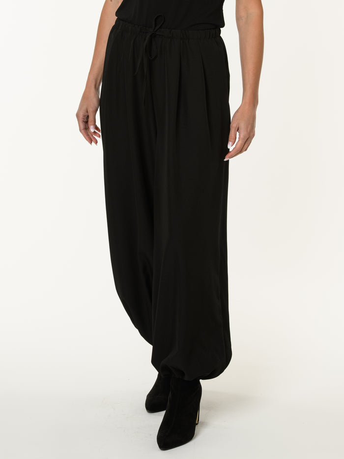 Pantalon génie noir avec plis français en avant