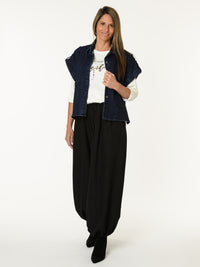 Chandail blanc crème avec imprimé d'écritures léopard