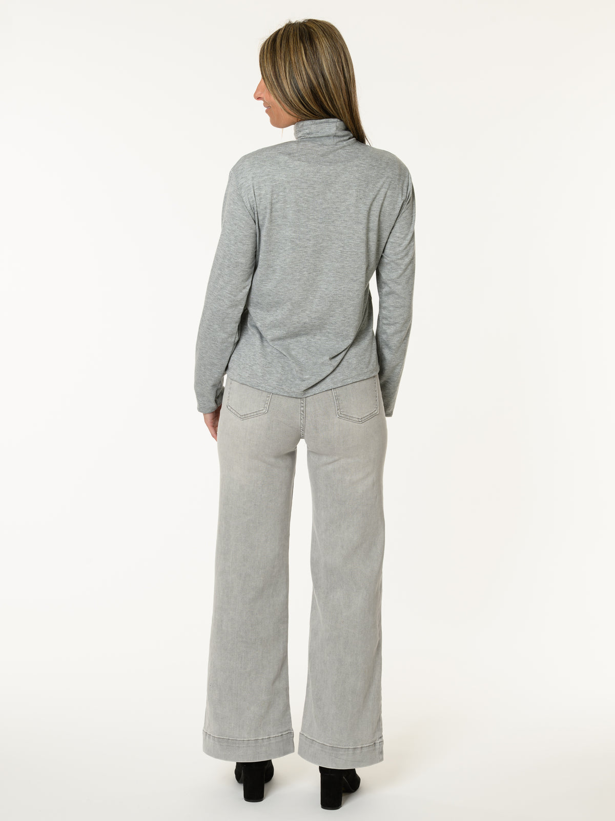 Chandail gris à col montant