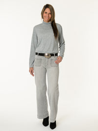 Chandail gris à col montant