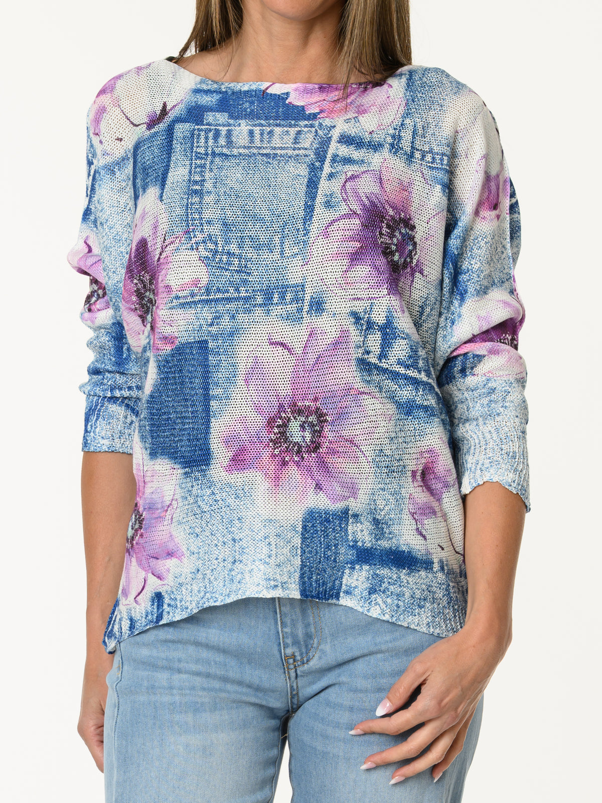 Chandail bleu jeans avec imprimé de fleurs lilas